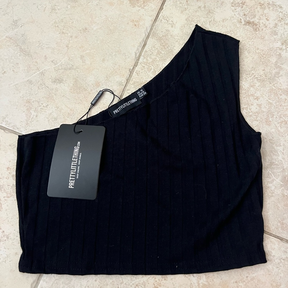 PrettyLittleThing Black One-Shoulder Crop Top